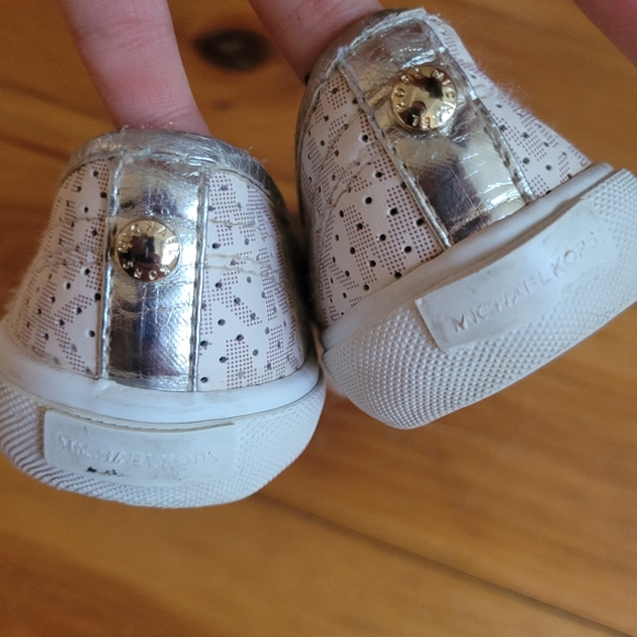 Michael Kors perforated slip-on shoes 👧 - Picture 4 of 8
